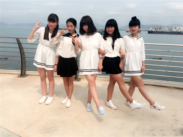 网红"sunshine女团"首为手游打广告